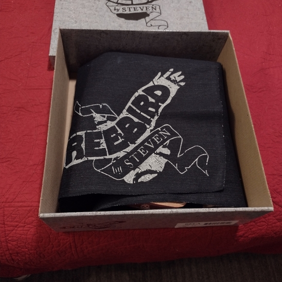 Freebird by Steven Bella Wine Sandals Size 7.0 - Picture 4 of 5